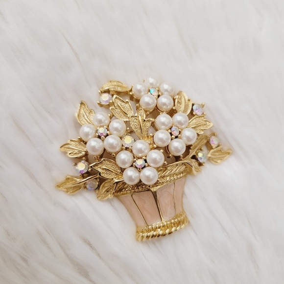Vintage Trifari Pin Brooch - Picture 7 of 13